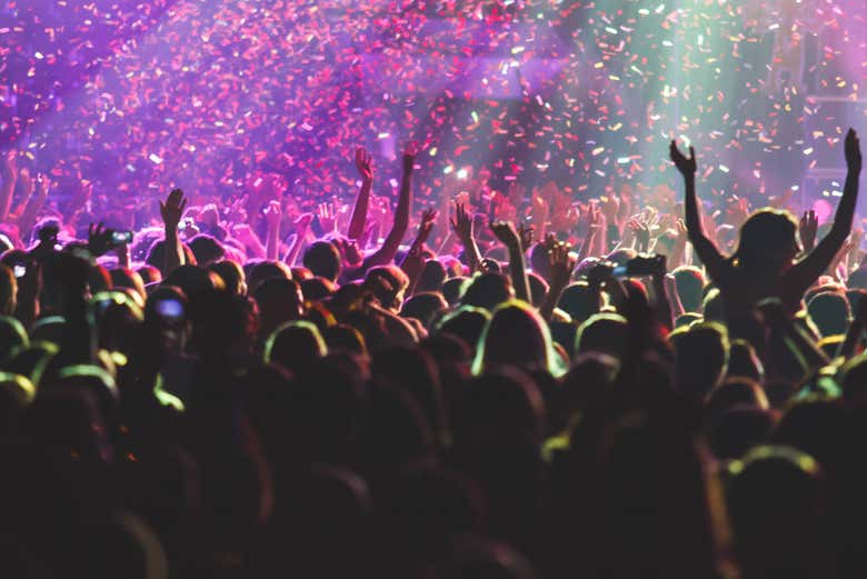 Fête dans une discothèque de Varsovie